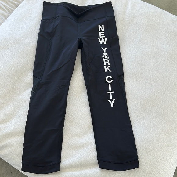 Lululemon Sole Training Crop with New York details Sz 8 🏃🏻‍♀️🧎🏻‍♀️ - Picture 5 of 11